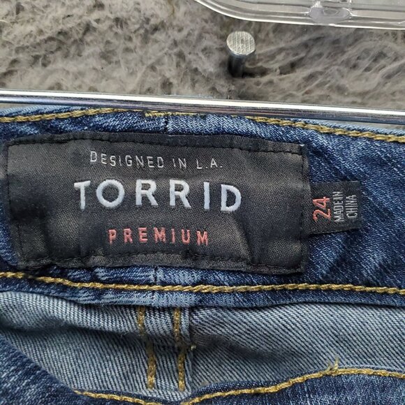 Torrid Jeans Womens Size 24 Blue Boyfriend Cropped Premium Denim - Picture 2 of 13